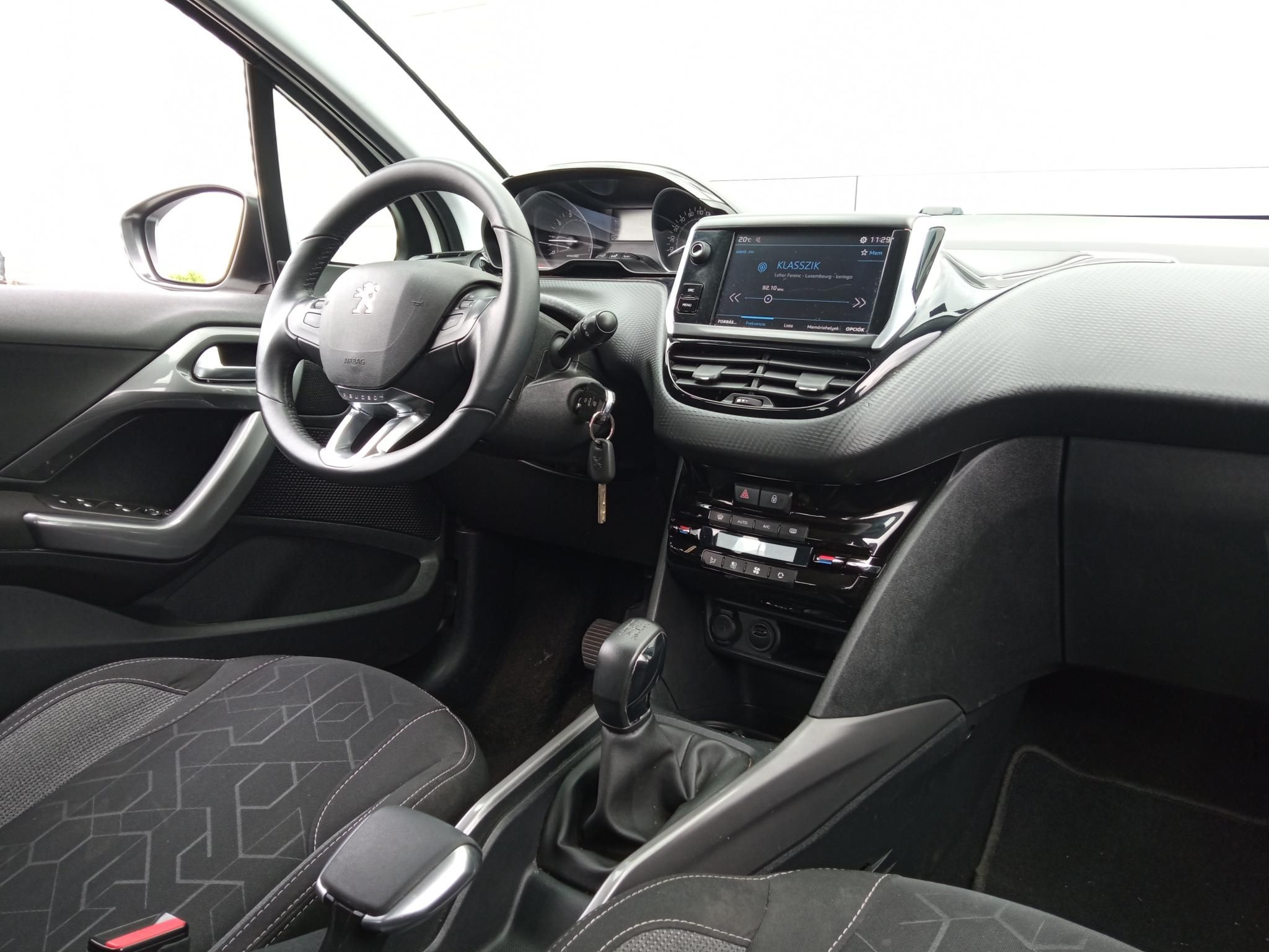 PEUGEOT 2008 1.2 PureTech Active Magyarországi! Vezetett szervizkönyv! Ülésfűtés! Tolatókamera! - 9. kép