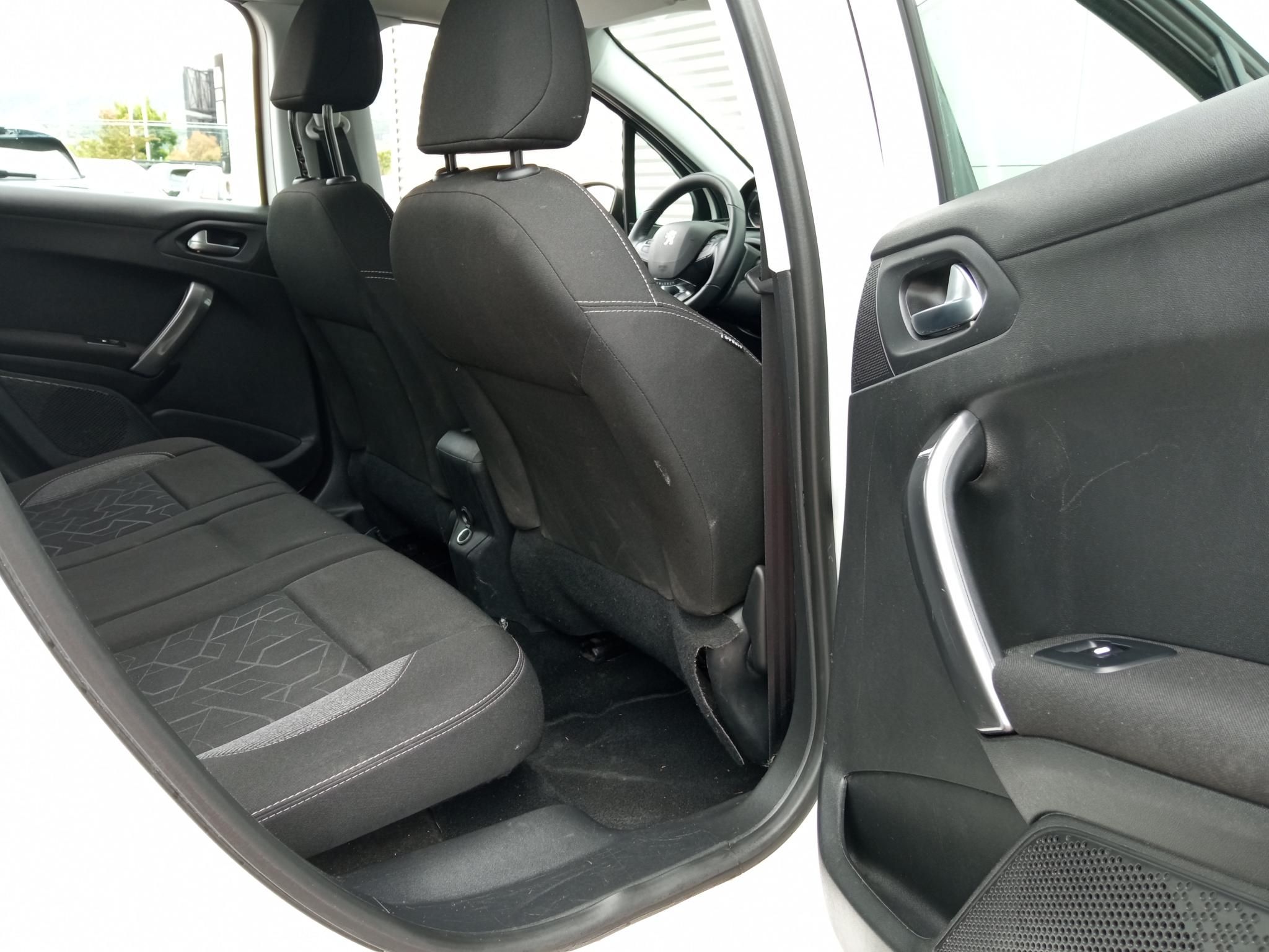PEUGEOT 2008 1.2 PureTech Active Magyarországi! Vezetett szervizkönyv! Ülésfűtés! Tolatókamera! - 11. kép