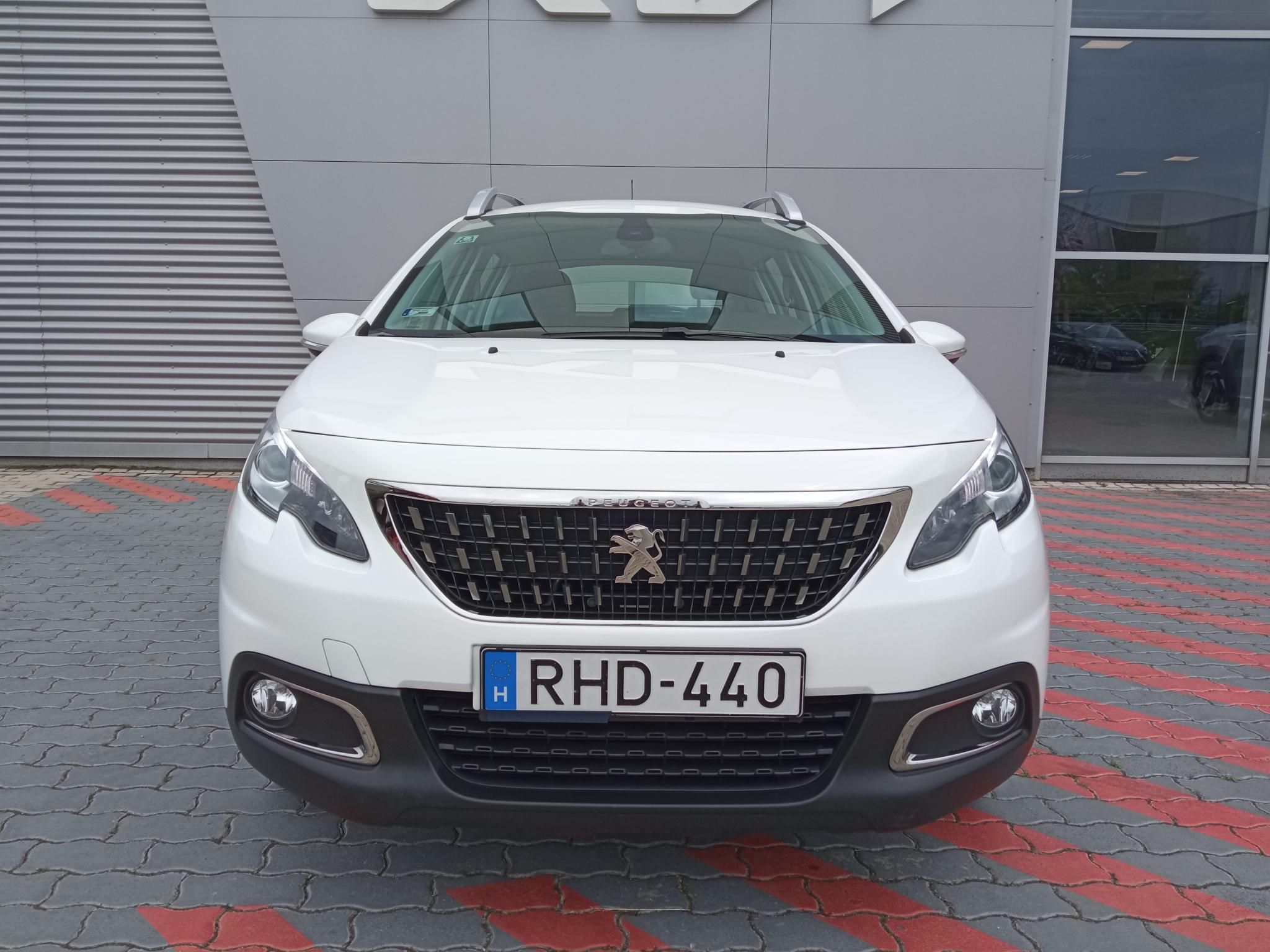 PEUGEOT 2008 1.2 PureTech Active Magyarországi! Vezetett szervizkönyv! Ülésfűtés! Tolatókamera! - 2. kép