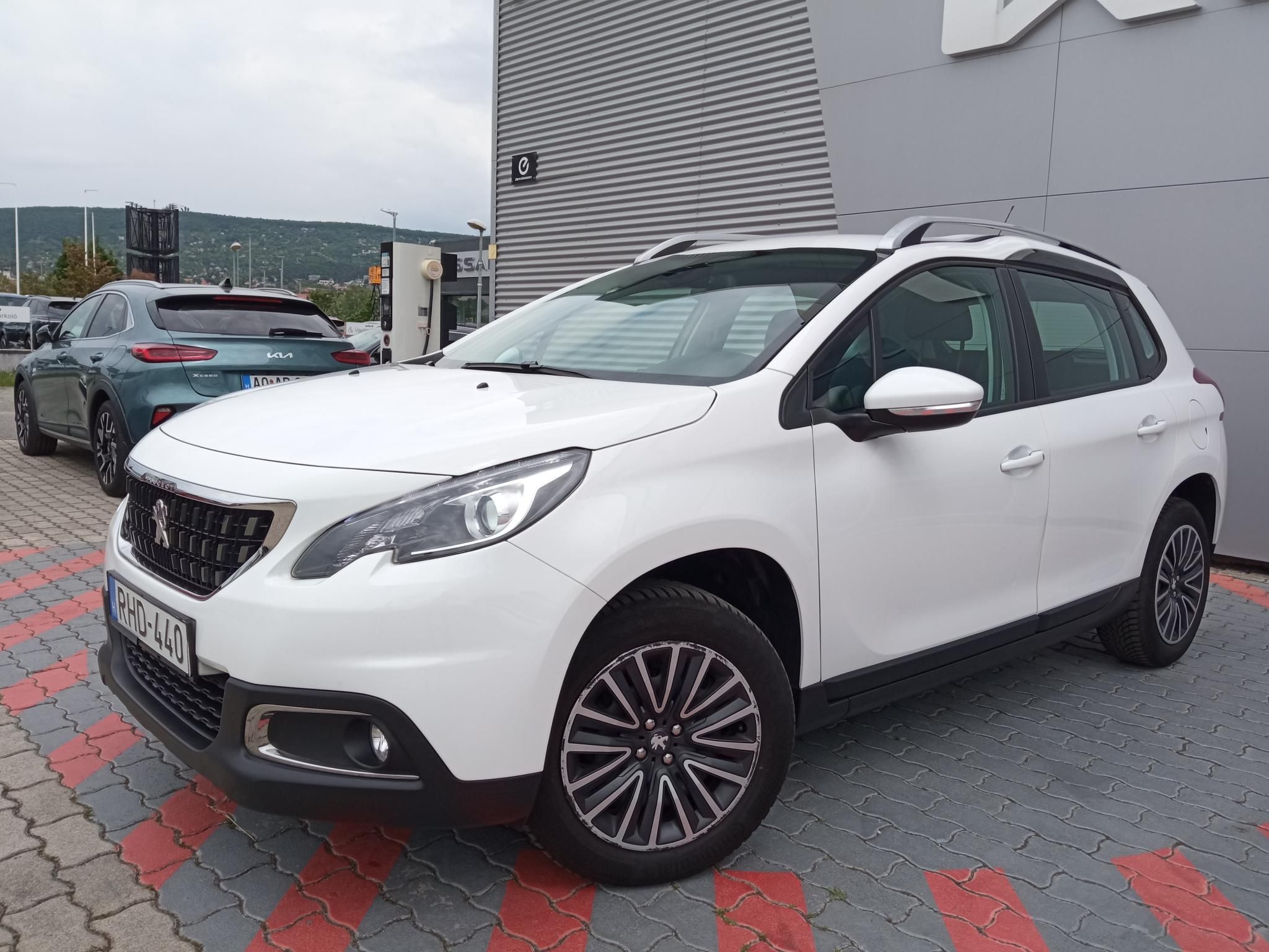 PEUGEOT 2008 1.2 PureTech Active Magyarországi! Vezetett szervizkönyv! Ülésfűtés! Tolatókamera! - 3. kép