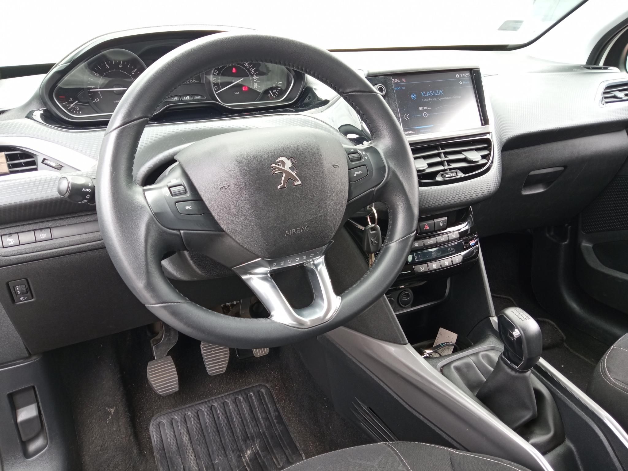 PEUGEOT 2008 1.2 PureTech Active Magyarországi! Vezetett szervizkönyv! Ülésfűtés! Tolatókamera! - 7. kép