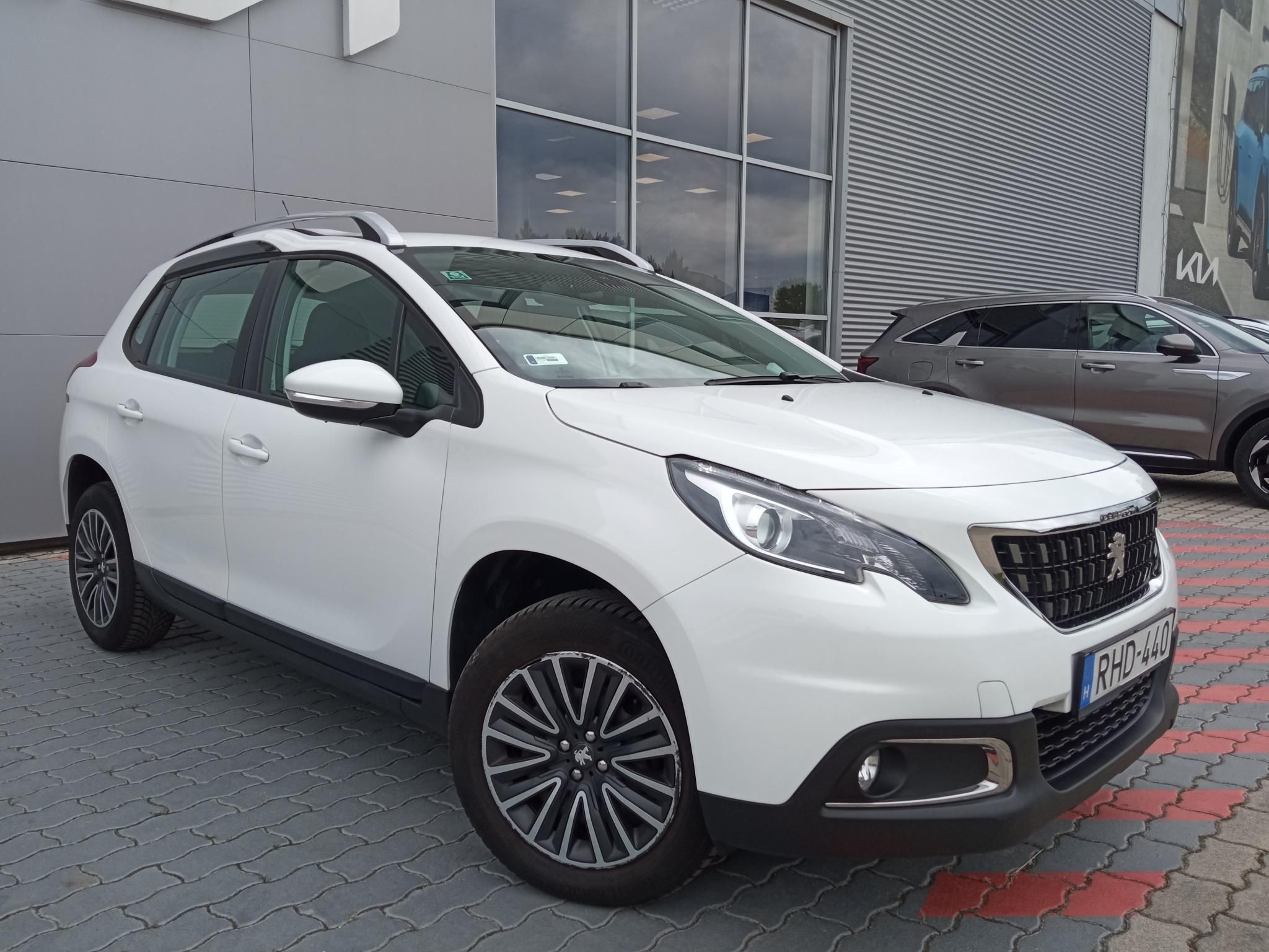 PEUGEOT 2008 1.2 PureTech Active Magyarországi! Vezetett szervizkönyv! Ülésfűtés! Tolatókamera! - 1. kép