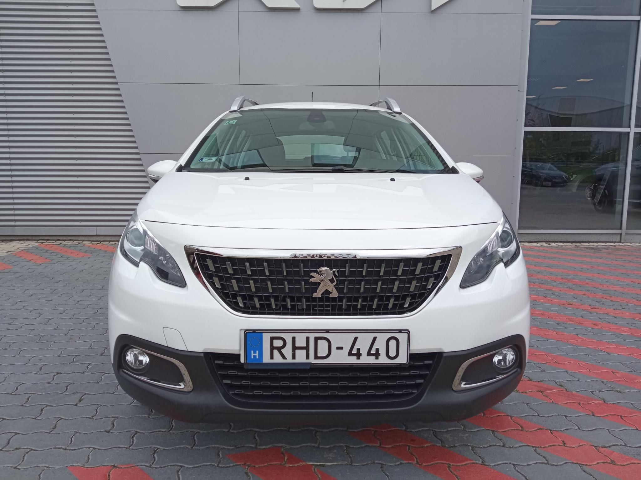 PEUGEOT 2008 1.2 PureTech Active Magyarországi! Vezetett szervizkönyv! Ülésfűtés! Tolatókamera! - 2. kép