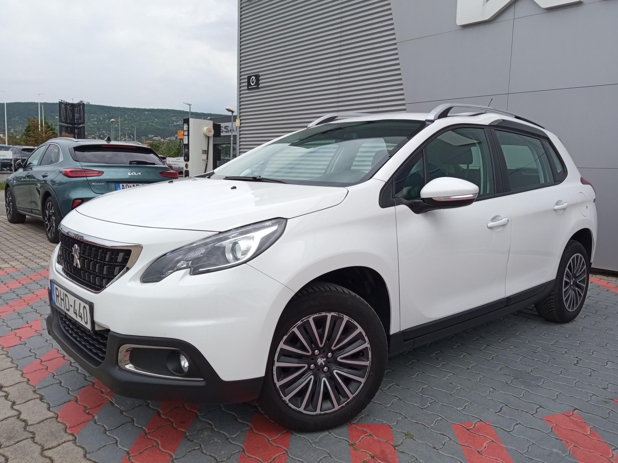 PEUGEOT 2008 1.2 PureTech Active Magyarországi! Vezetett szervizkönyv! Ülésfűtés! Tolatókamera! - 3. kép