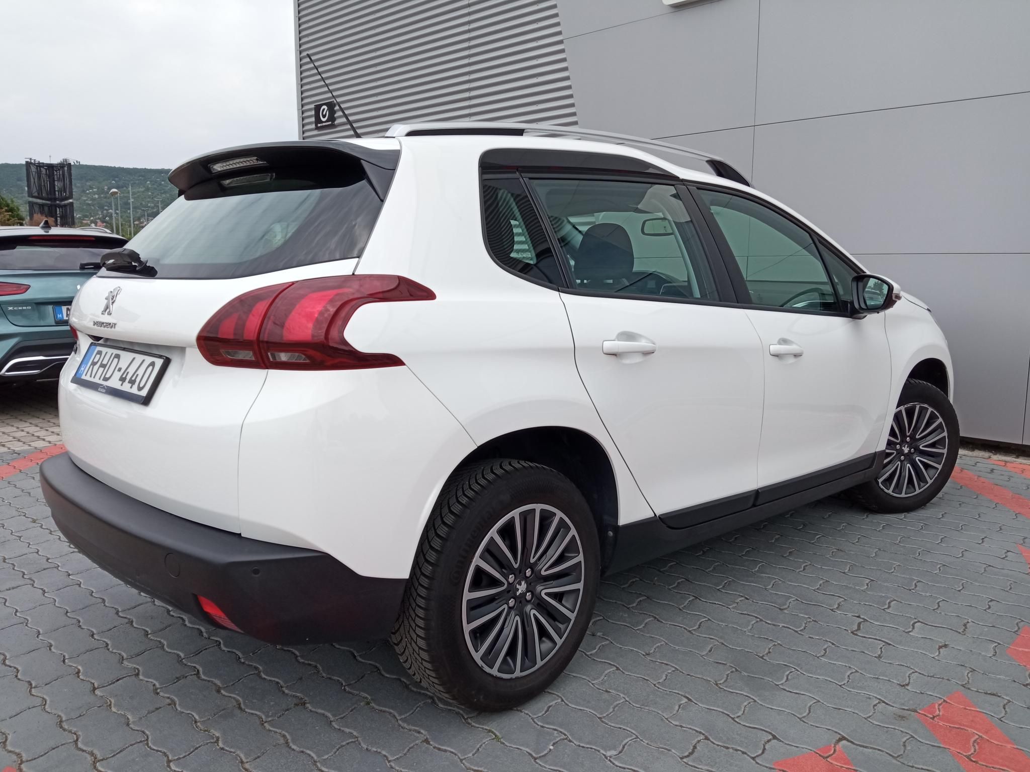 PEUGEOT 2008 1.2 PureTech Active Magyarországi! Vezetett szervizkönyv! Ülésfűtés! Tolatókamera! - 6. kép