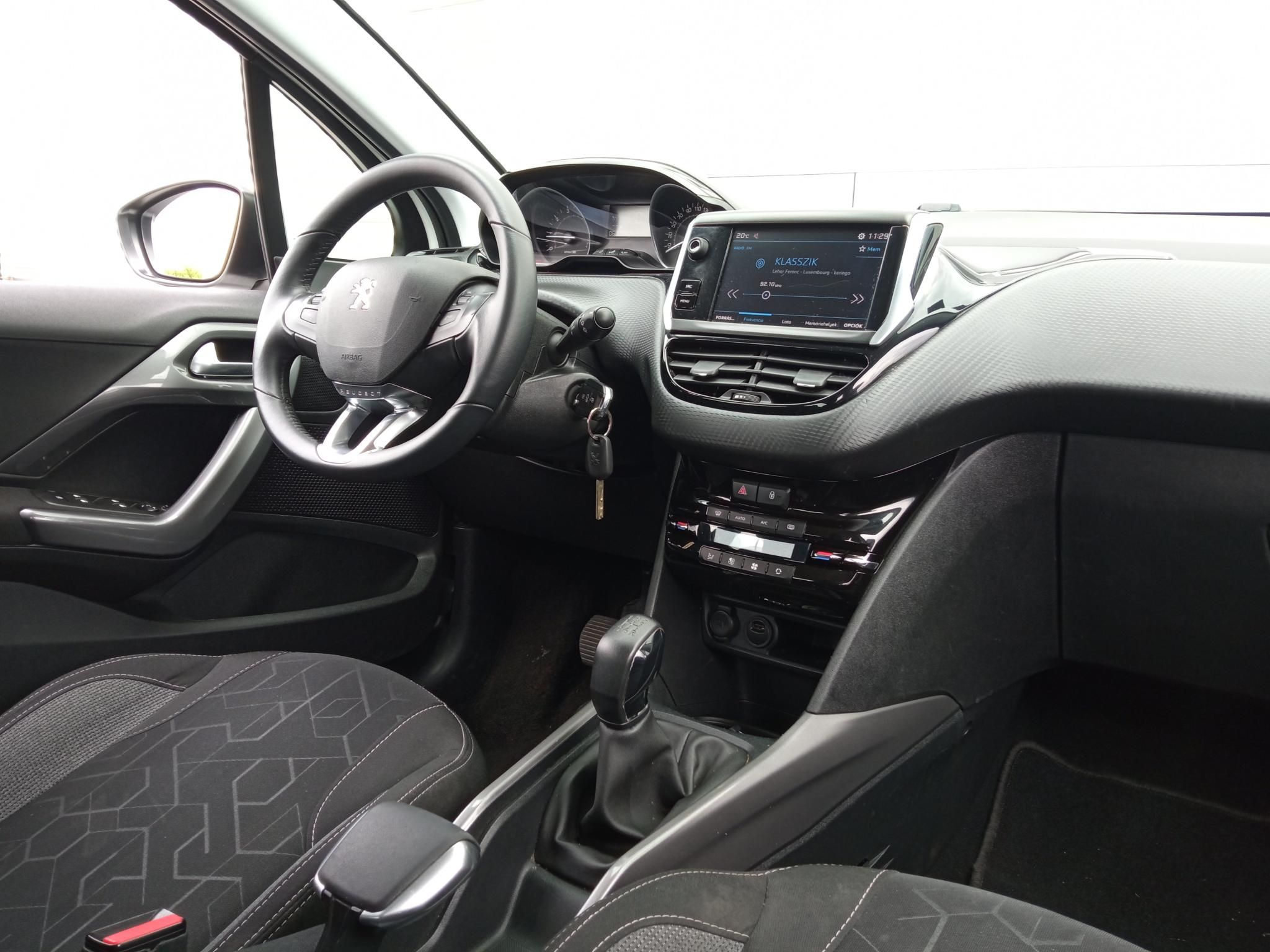 PEUGEOT 2008 1.2 PureTech Active Magyarországi! Vezetett szervizkönyv! Ülésfűtés! Tolatókamera! - 10. kép
