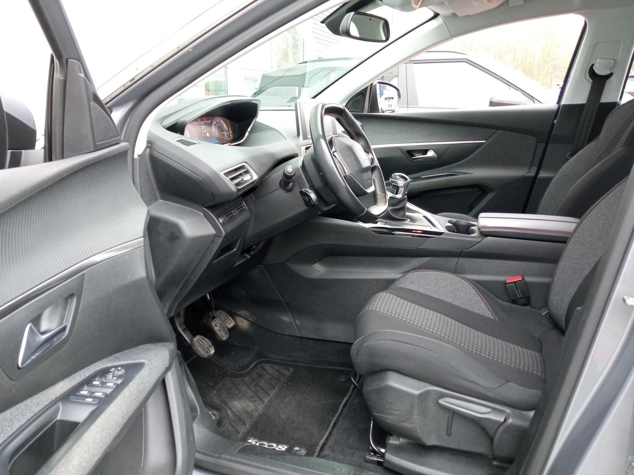 PEUGEOT 5008 1.2 PureTech Active S&S (7 személyes ) Magyarországi! 7 személyes! Vezetett szervizkönyv! - 7. kép