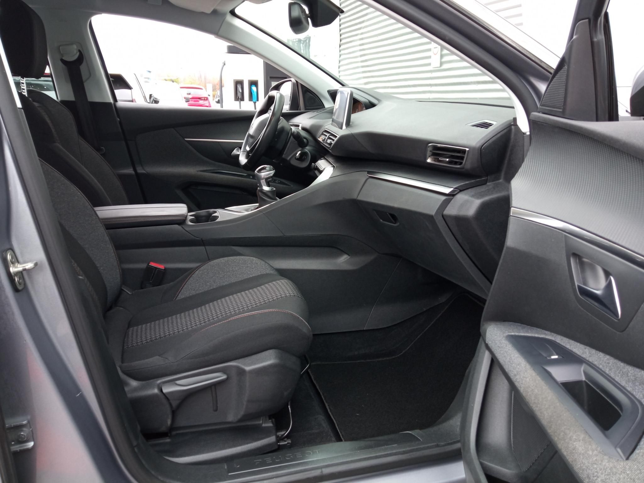 PEUGEOT 5008 1.2 PureTech Active S&S (7 személyes ) Magyarországi! 7 személyes! Vezetett szervizkönyv! - 9. kép