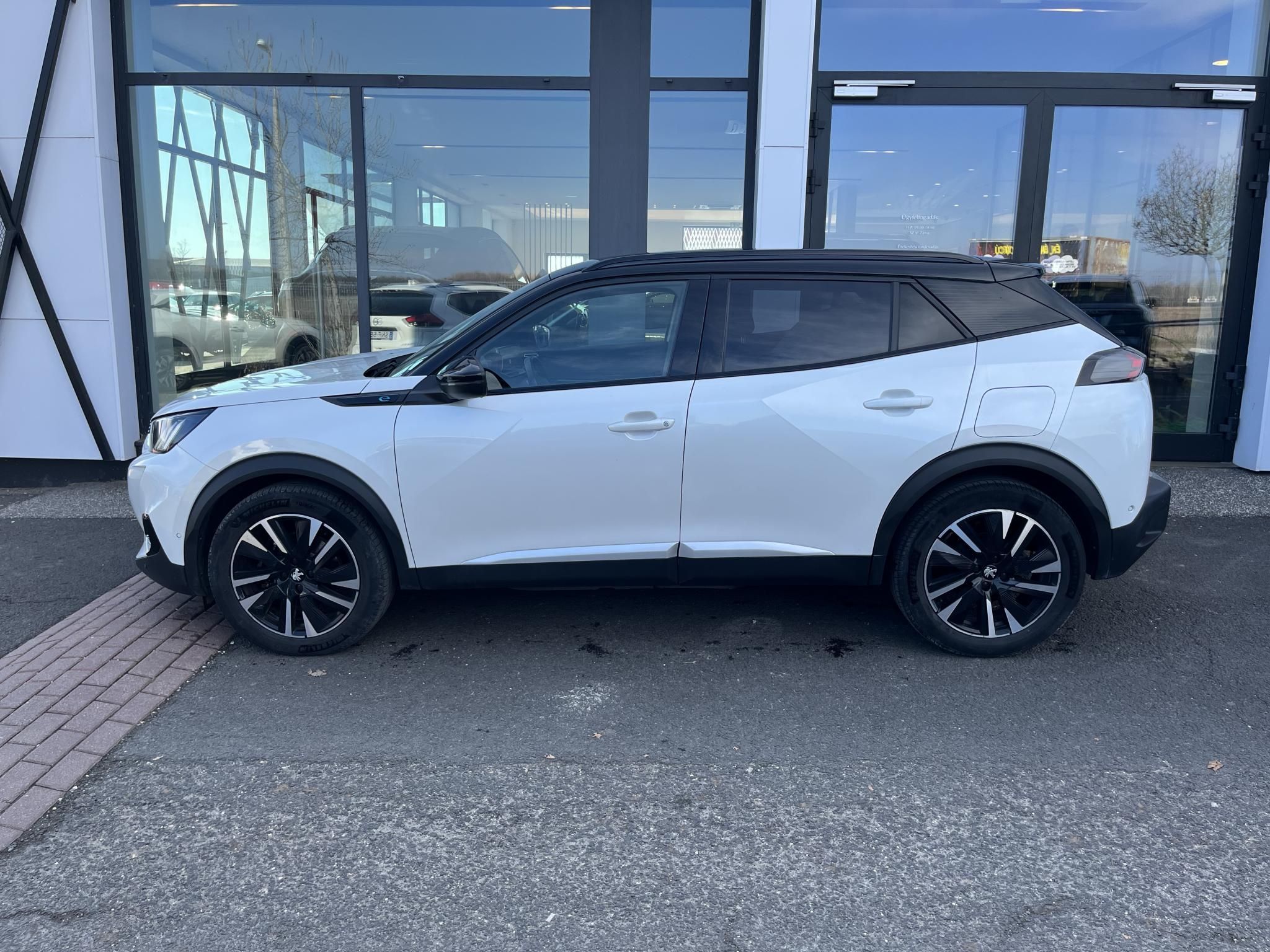 PEUGEOT 2008 e2008 50kWh GT Pack - 8. kép