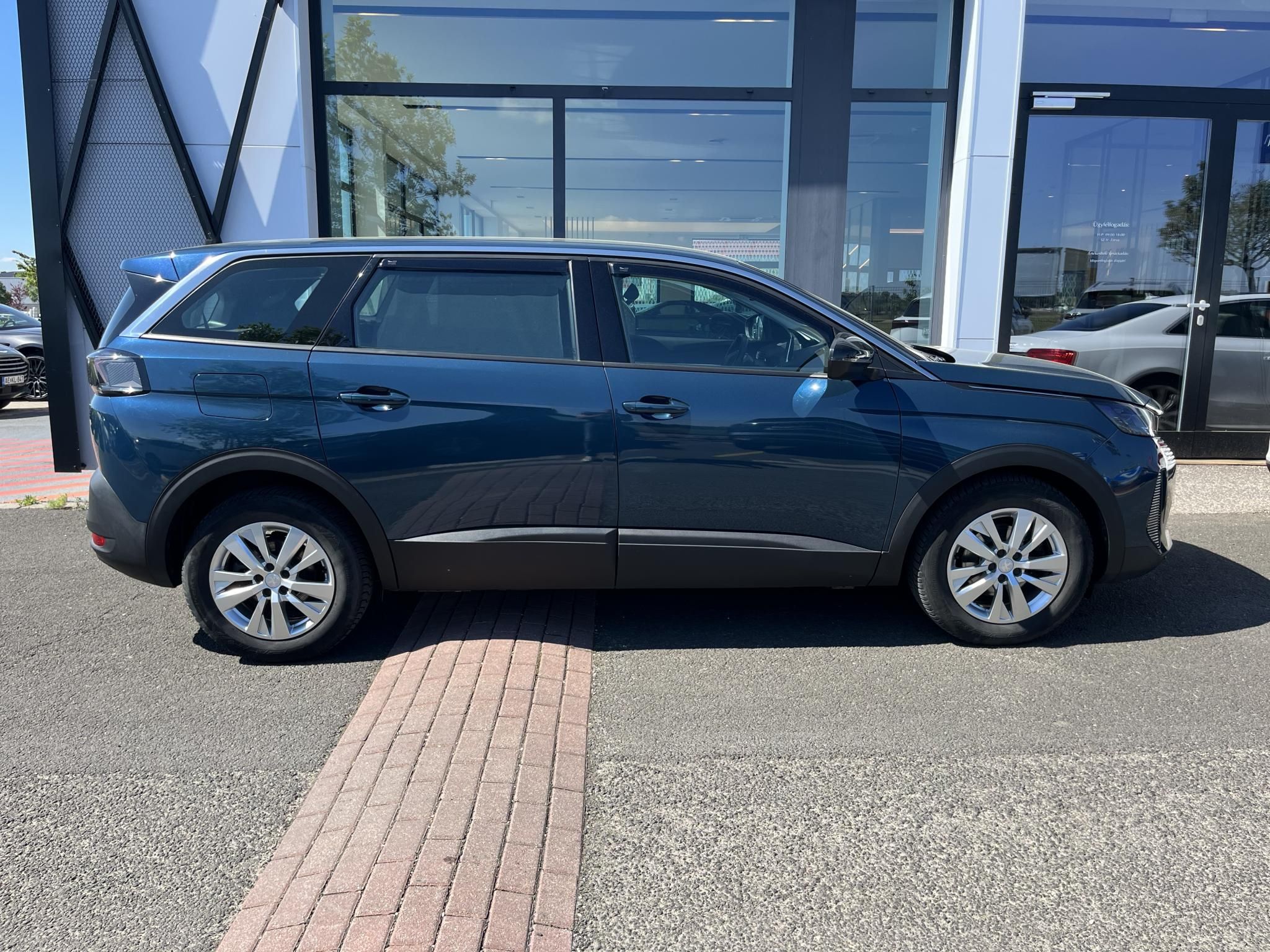 PEUGEOT 5008 1.2 PureTech Family Edition (7 személyes ) Garanciális! Magyarországi! Leinformálható! - 4. kép