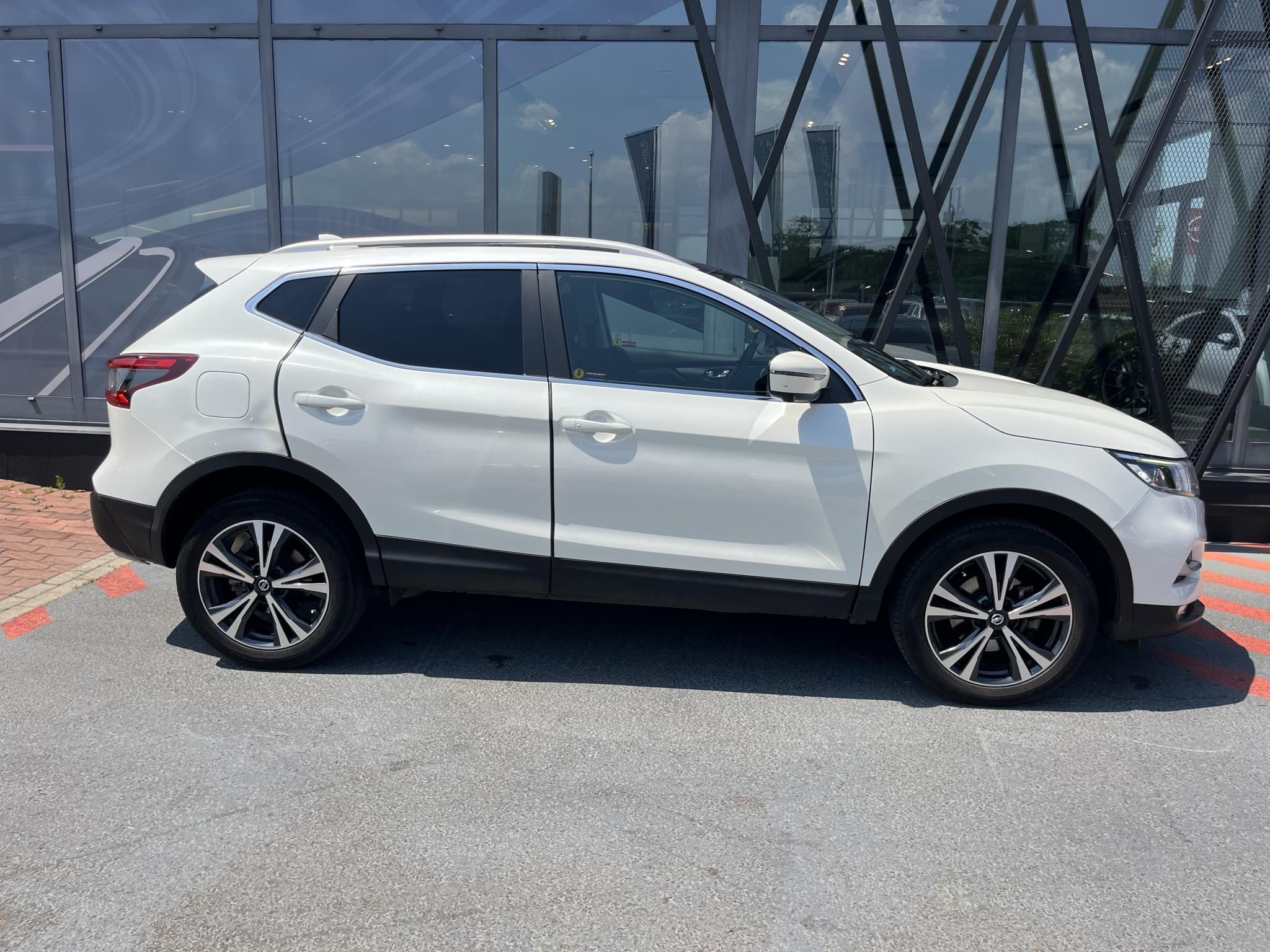 NISSAN QASHQAI 1.3 DIG-T N-Connecta Magyarországi! Leinformálható! Végig vezetett szervizkönyv! - 4. kép