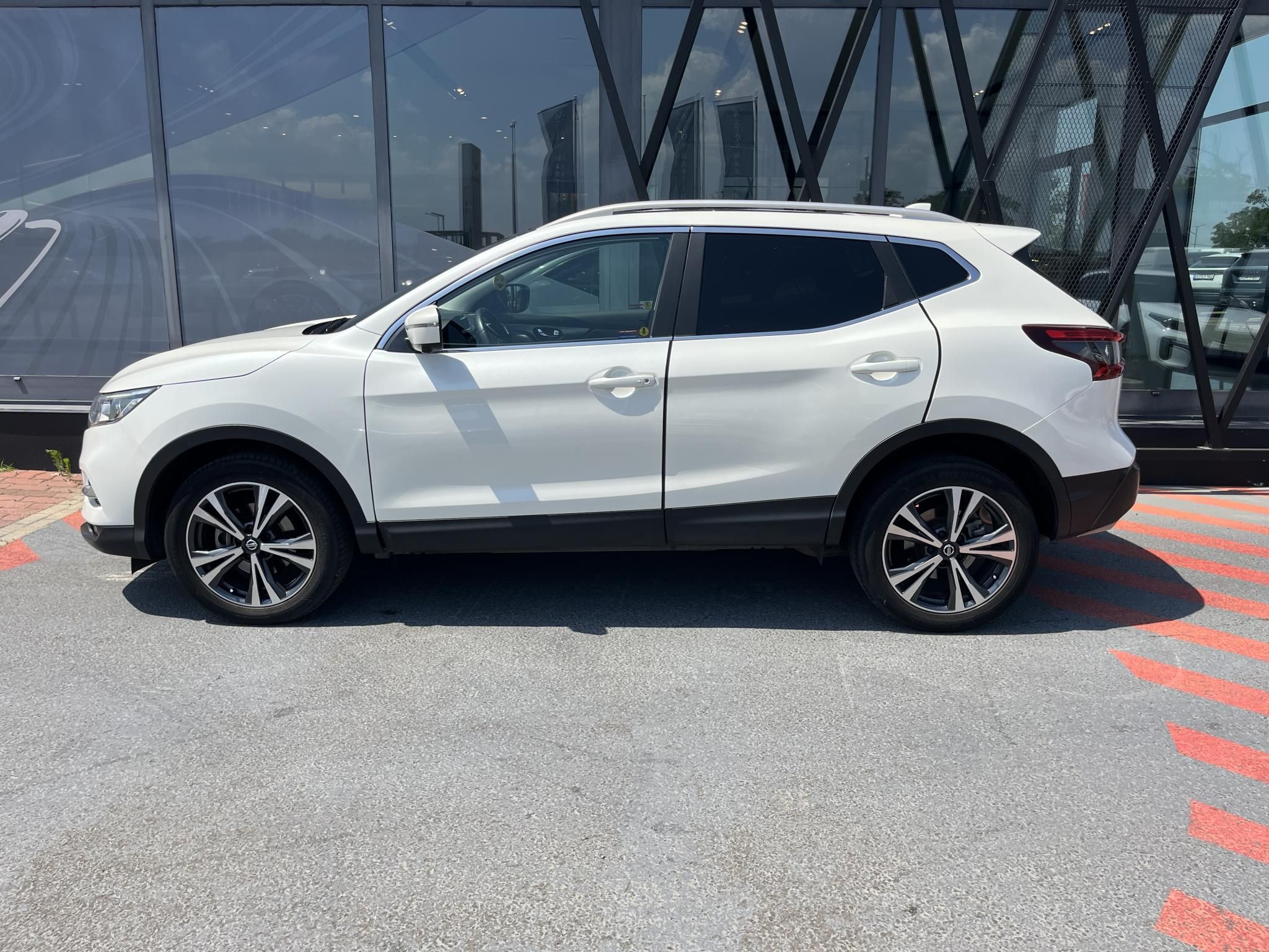 NISSAN QASHQAI 1.3 DIG-T N-Connecta Magyarországi! Leinformálható! Végig vezetett szervizkönyv! - 8. kép