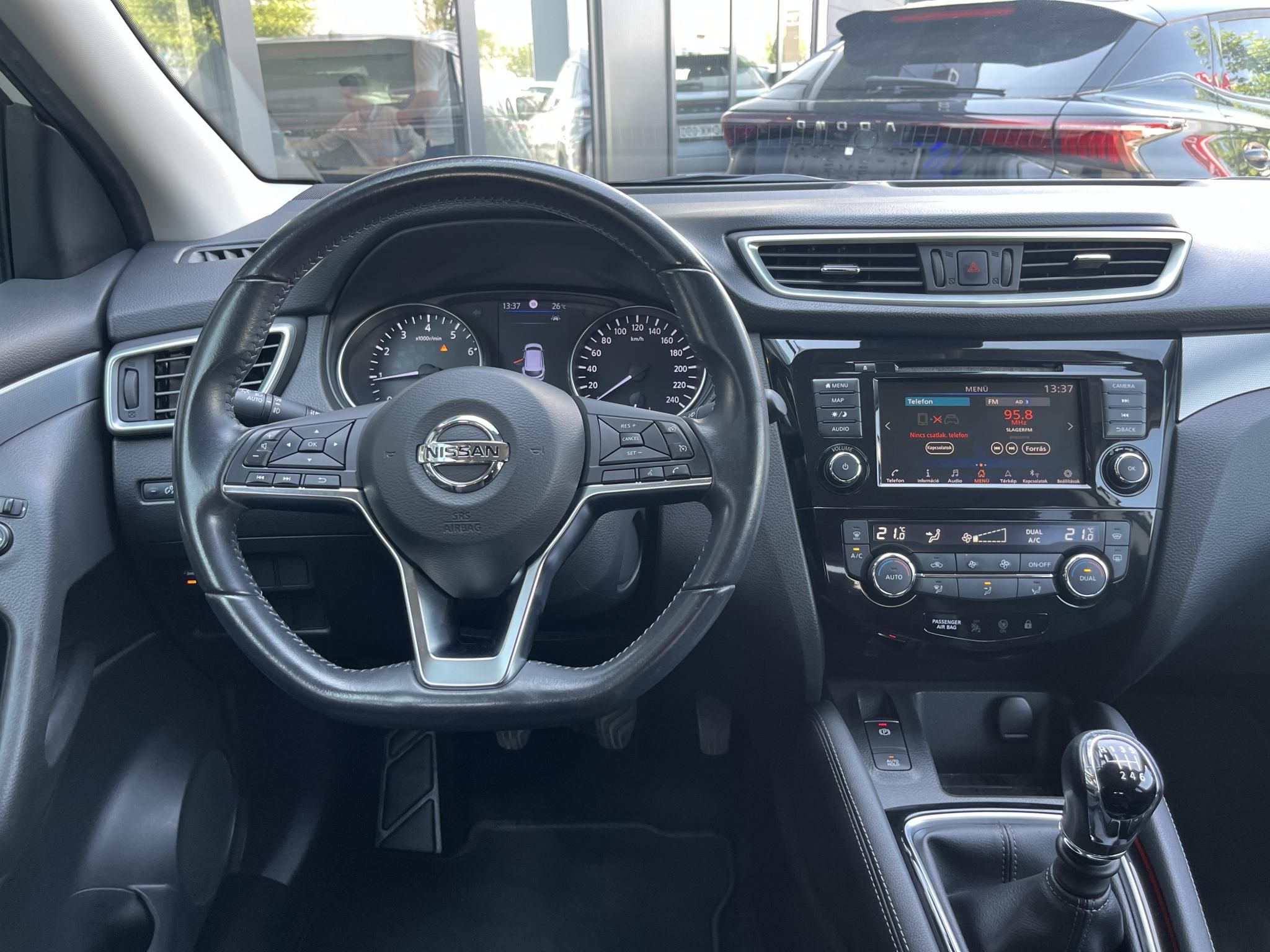 NISSAN QASHQAI 1.3 DIG-T N-Connecta Magyarországi! Leinformálható! Végig vezetett szervizkönyv! - 10. kép