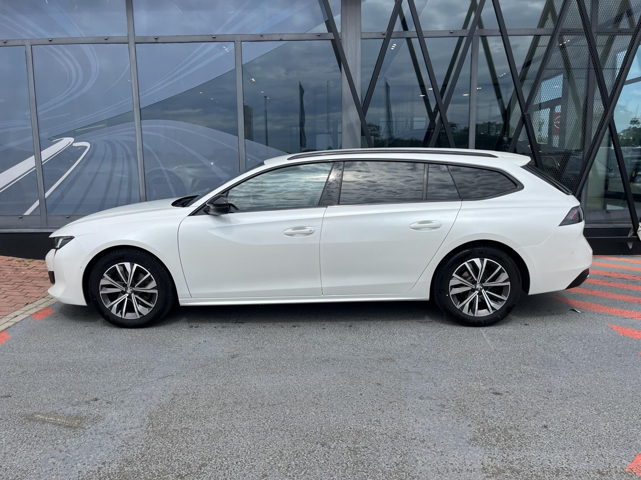 PEUGEOT 508 SW 1.5 BlueHDi Allure Pack EAT8 Áfa visszaigényelhető! Garanciális! Magyarországi! Leinformálható! - 8. kép