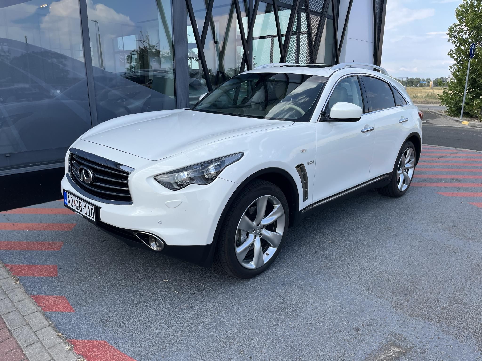 INFINITI QX70 3.0 d S Premium (Automata) Magyarországi! Leinformálható! Végig vezetett szervizkönyv! - 3. kép