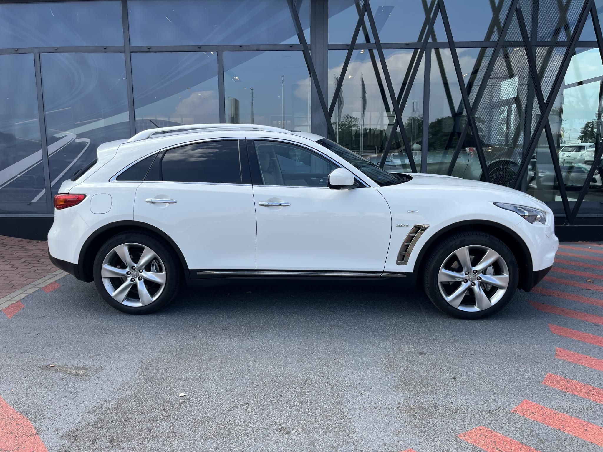 INFINITI QX70 3.0 d S Premium (Automata) Magyarországi! Leinformálható! Végig vezetett szervizkönyv! - 4. kép