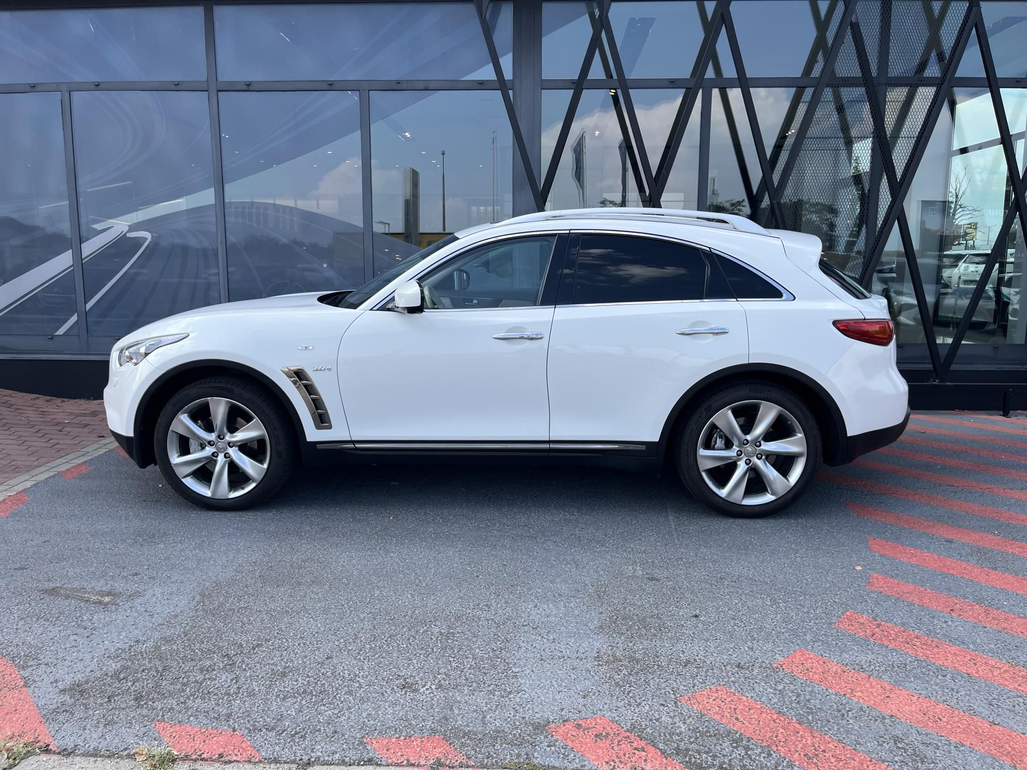 INFINITI QX70 3.0 d S Premium (Automata) Magyarországi! Leinformálható! Végig vezetett szervizkönyv! - 8. kép